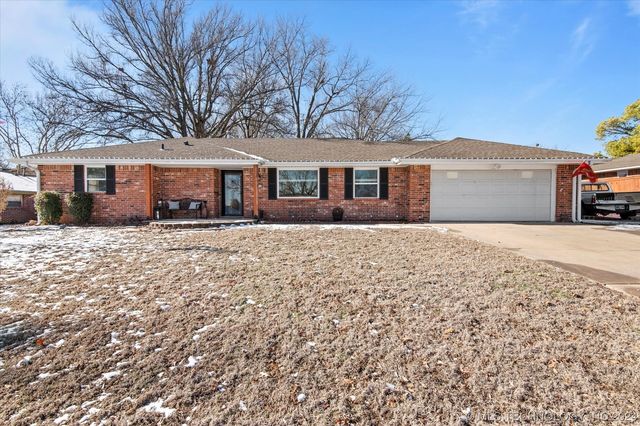 4715 SE Barlow Dr, Bartlesville, OK 74006