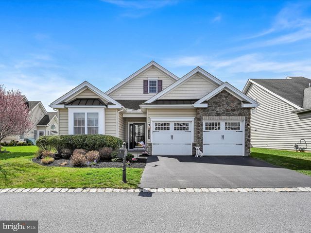 1394 Dickens Ln, Mount Joy, PA 17552