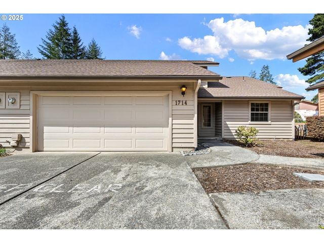 1714 Arch Ln, Brookings, OR 97415