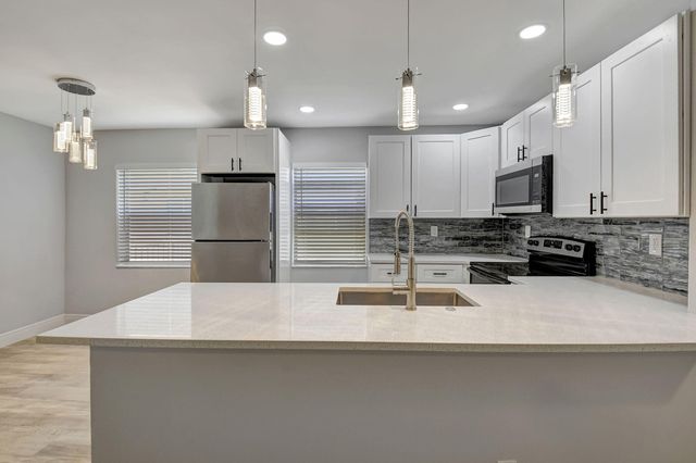 909 S Flanders S, Delray Beach, FL 33484