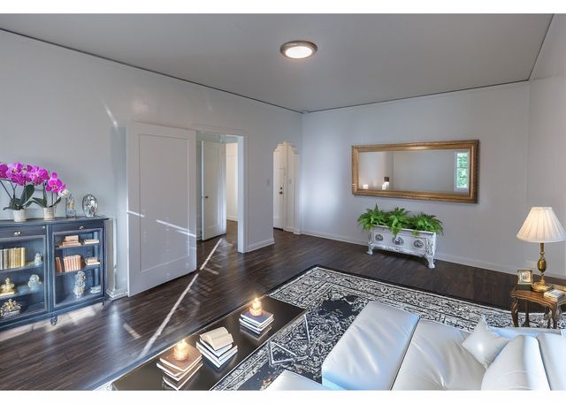 2110 Santa Clara Ave #106, Alameda, CA 94501