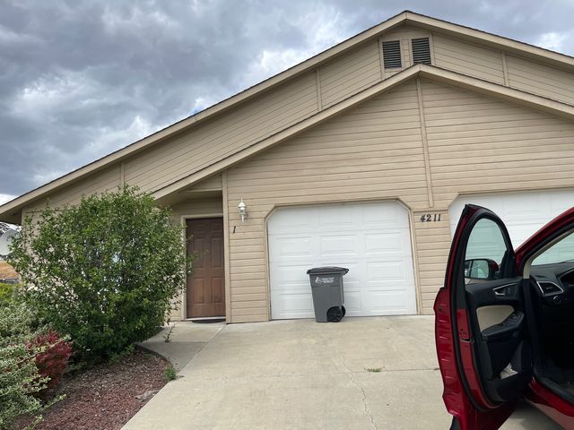 4211 Nola Loop Rd #1, Yakima, WA 98901