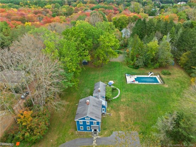 635 Nut Plains Rd, Guilford, CT 06437