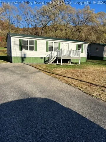 408 Harbour Ln, Hurricane, WV 25526