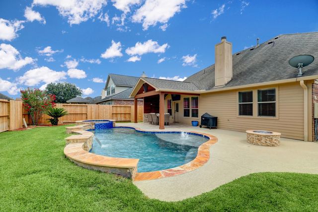 13009 Winter Springs Dr, Pearland, TX 77584