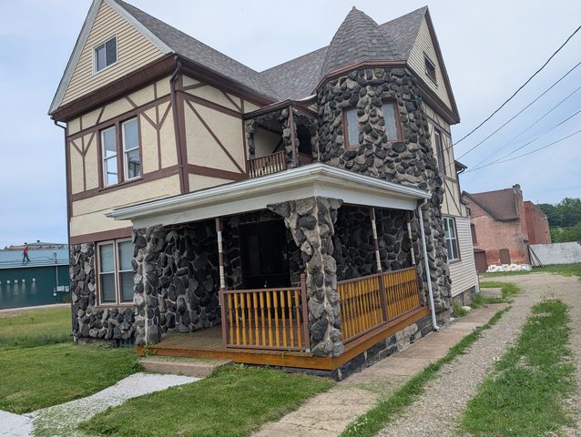 434 E  10th St, Erie, PA 16503