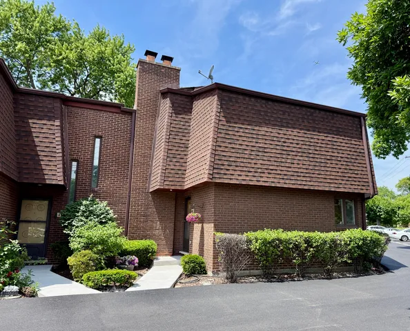 414 S  Dee Rd, Park Ridge, IL 60068