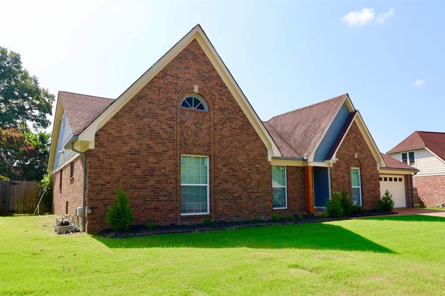 5252 Lake Village Dr, Memphis, TN 38125