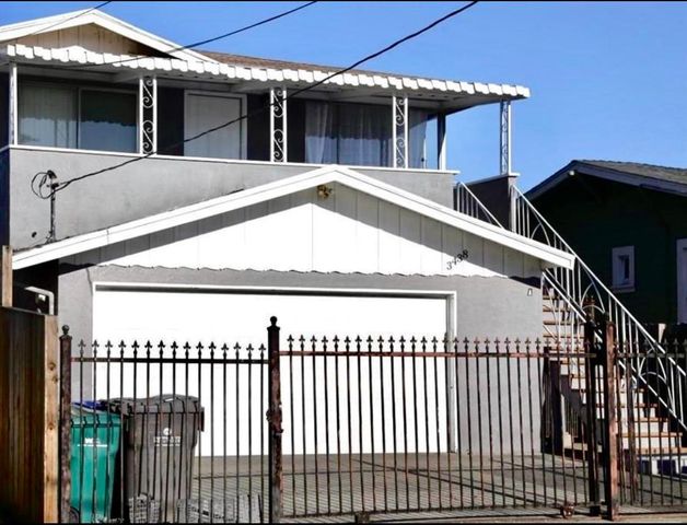 3438 Salisbury St #A, Oakland, CA 94601