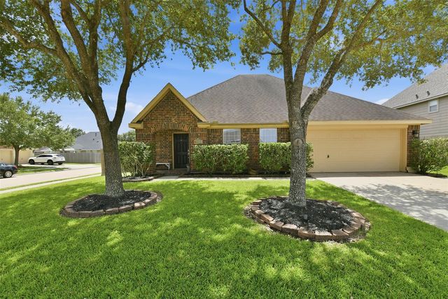 2002 Water Oak Dr, Pearland, TX 77581