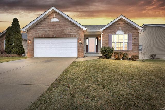 2262 Amberleigh Dr, Maryville, IL 62062