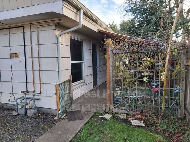 350 SE Lilly Ave #3, Corvallis, OR 97333