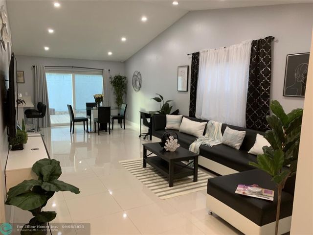 8721 NW 48th Ct, Fort Lauderdale, FL 33351
