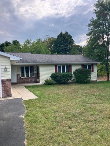 3780 Leeside Ln, Traverse City, MI 49686