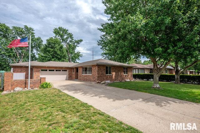 1412 N  4th St, Pekin, IL 61554
