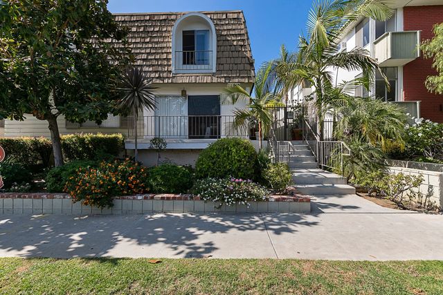 11945 Darlington Ave #4, Los Angeles, CA 90049