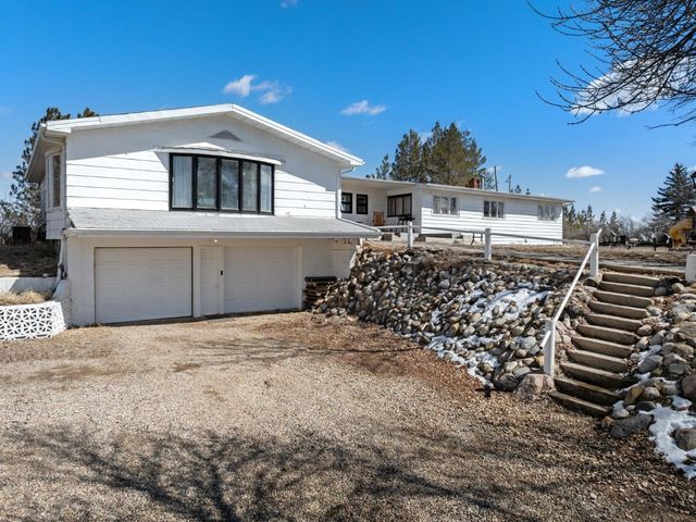 1001 69th St NW, Minot, ND 58703