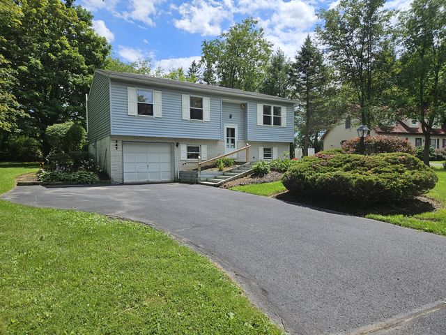 347 Creekside Dr, State College, PA 16801
