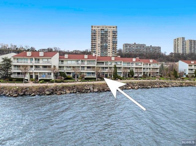 1225 River Rd #11A, Edgewater, NJ 07020