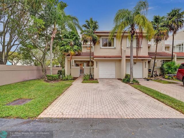 9932 NW 43rd Ter, Doral, FL 33178