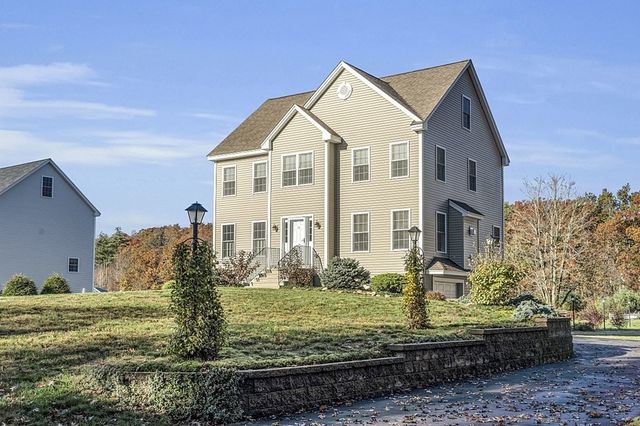 79 River Rd, Pepperell, MA 01463