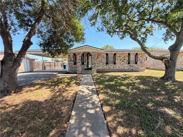 1018 Northcliff Dr, Portland, TX 78374