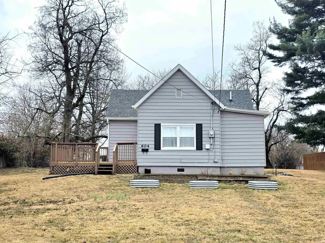 604 Crawford St, Mitchell, IN 47446