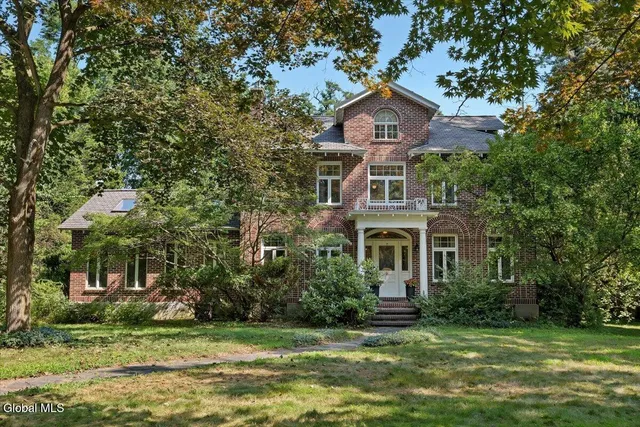 19 Sunnyside Road, Scotia, NY 12302