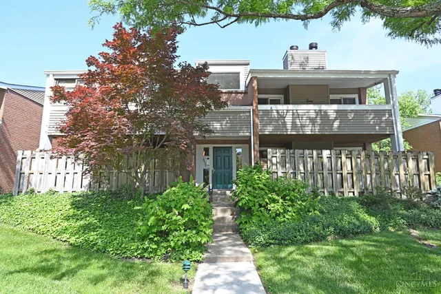 3433 Traskwood Cir #B, Cincinnati, OH 45208