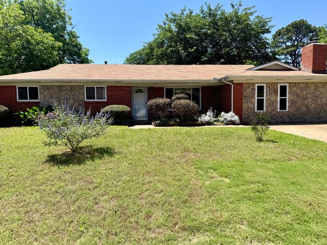 6728 Karen Dr, Fort Worth, TX 76180