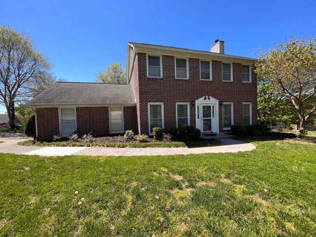 1320 Clear Brook Dr, Knoxville, TN 37922