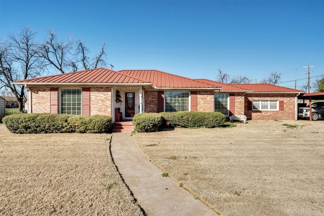 421 S  11th Ave, Munday, TX 76371