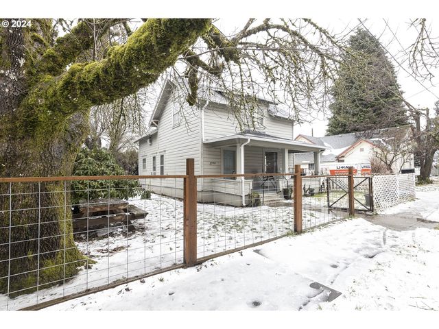 525 NE 7th St, McMinnville, OR 97128