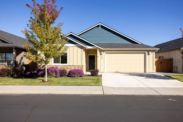 2933 NW Greenwood Ct, Redmond, OR 97756