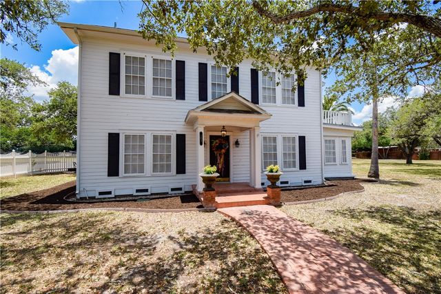 203 S  Bowie St, Sinton, TX 78387