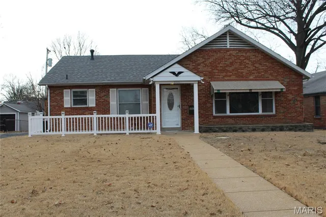 8920 Lackland Rd, Saint Louis, MO 63114