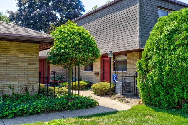 2727 S  Lakeshore Dr #F-24, Saint Joseph, MI 49085