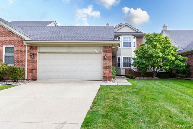 16865 Club Dr, Southgate, MI 48195