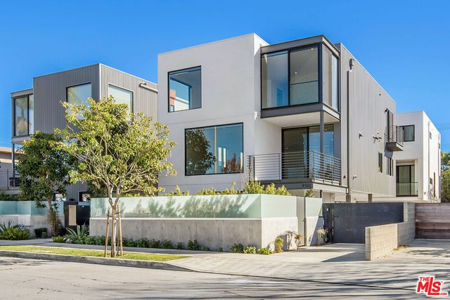 2011 Barry Ave, Los Angeles, CA 90025