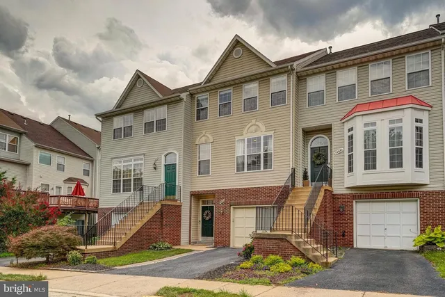 14679 Seasons Dr, Centreville, VA 20120