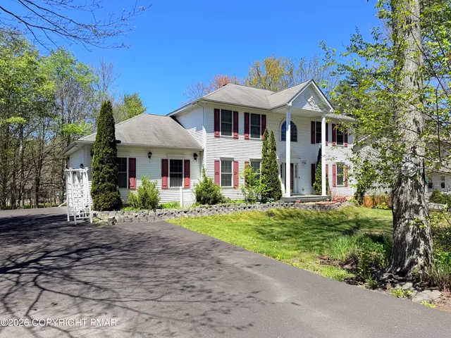 119 Blackfoot Ln, Tobyhanna, PA 18466