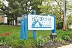 1111 Harbour Club Dr, Parlin, NJ 08859
