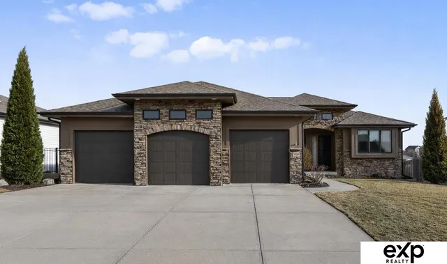 3909 N  191st St, Elkhorn, NE 68022