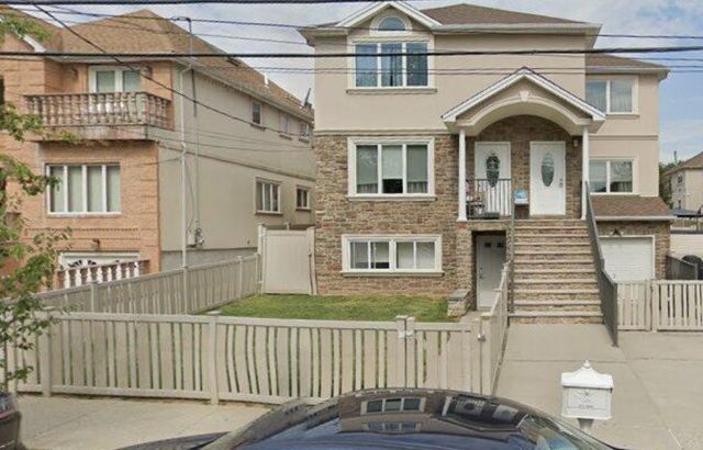 15 Keating St, Staten Island, NY 10309