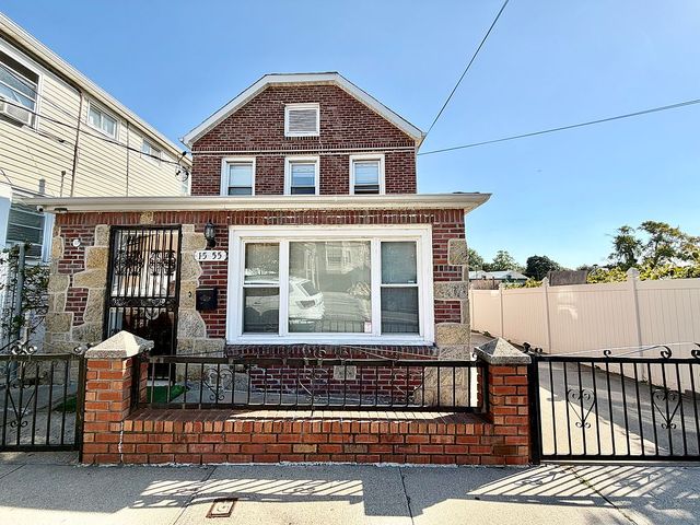 1555 Clintonville St, Flushing, NY 11357