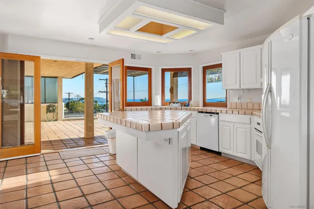5111 Windsor Dr, San Diego, CA 92109