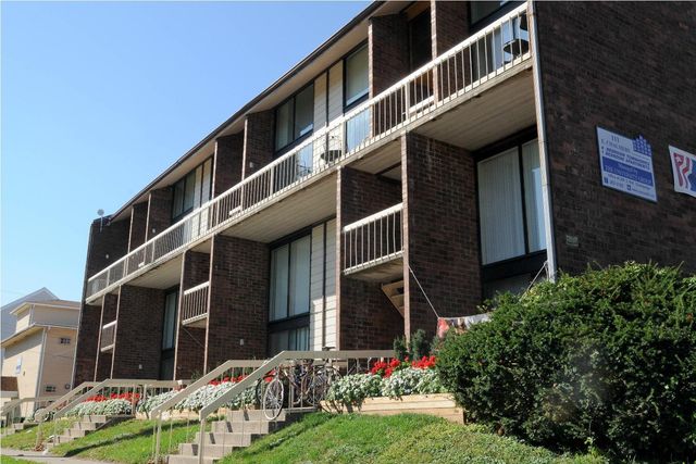 111 E Chalmers St C0zwwzkks Champaign Il 61820 Trulia