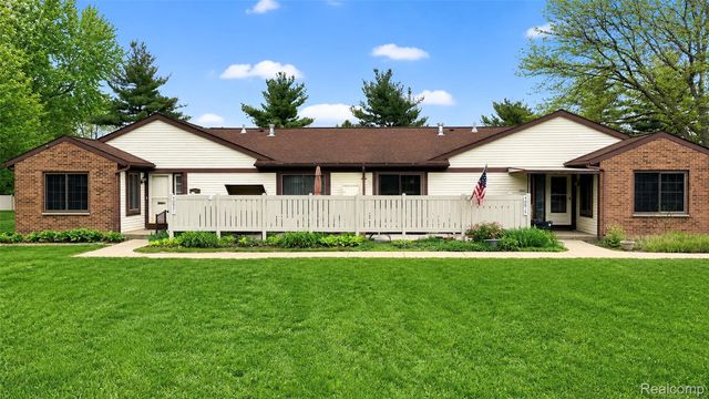 40815 Newport Dr, Plymouth, MI 48170