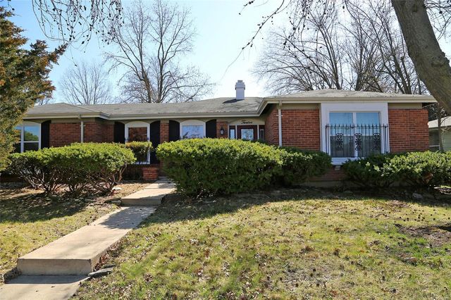 12 Cantabrian Ct #143, Florissant, MO 63033