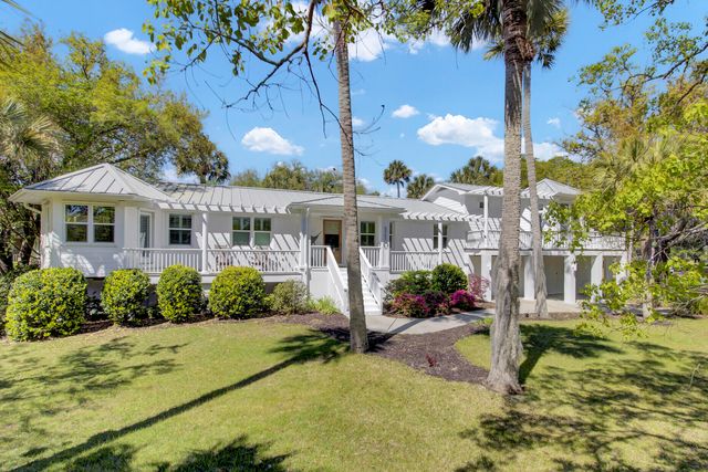 110 Sparrow Dr, Isle Of Palms, SC 29451